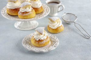 Semlor Svedesi Brioche con Crema di Mandorle