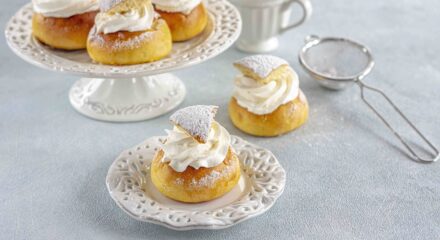 Semlor Svedesi: Brioche con Crema di Mandorle