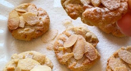 Biscottini con cocco e proteine di mandorle