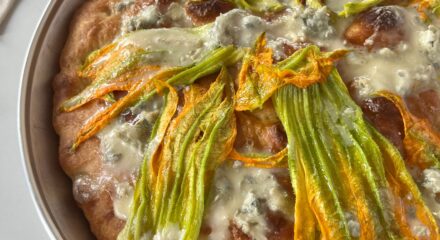 Focaccia con fiori di zucca